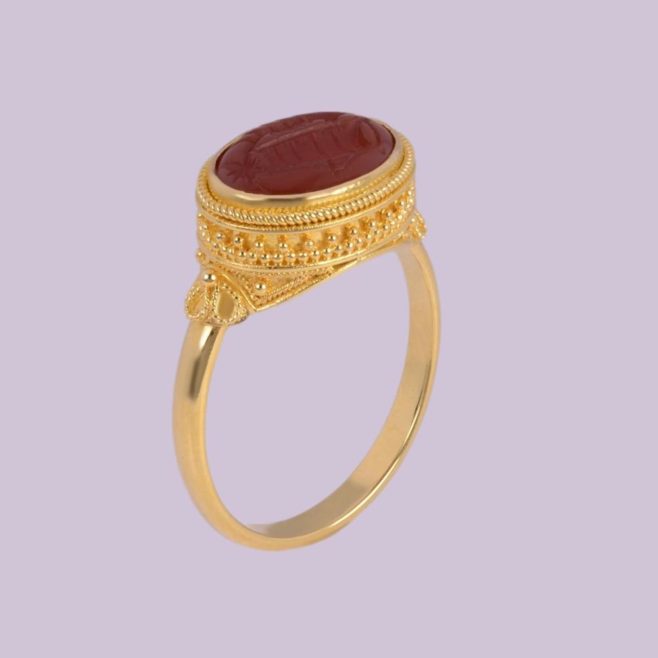 Βυζαντινό, χειροποίητο ανδρικό δακτυλίδι  σε κίτρινο χρυσό 18ΚΤ  με σφραγιδολίθο  καφέ αχάτη